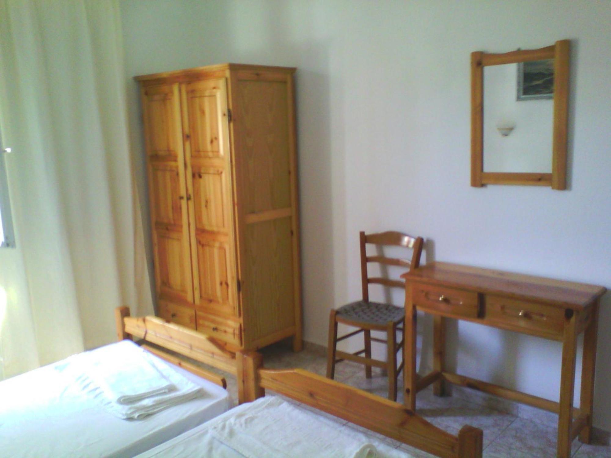 Karagiozos Studios & Apartments Skopelos Pokoj fotografie