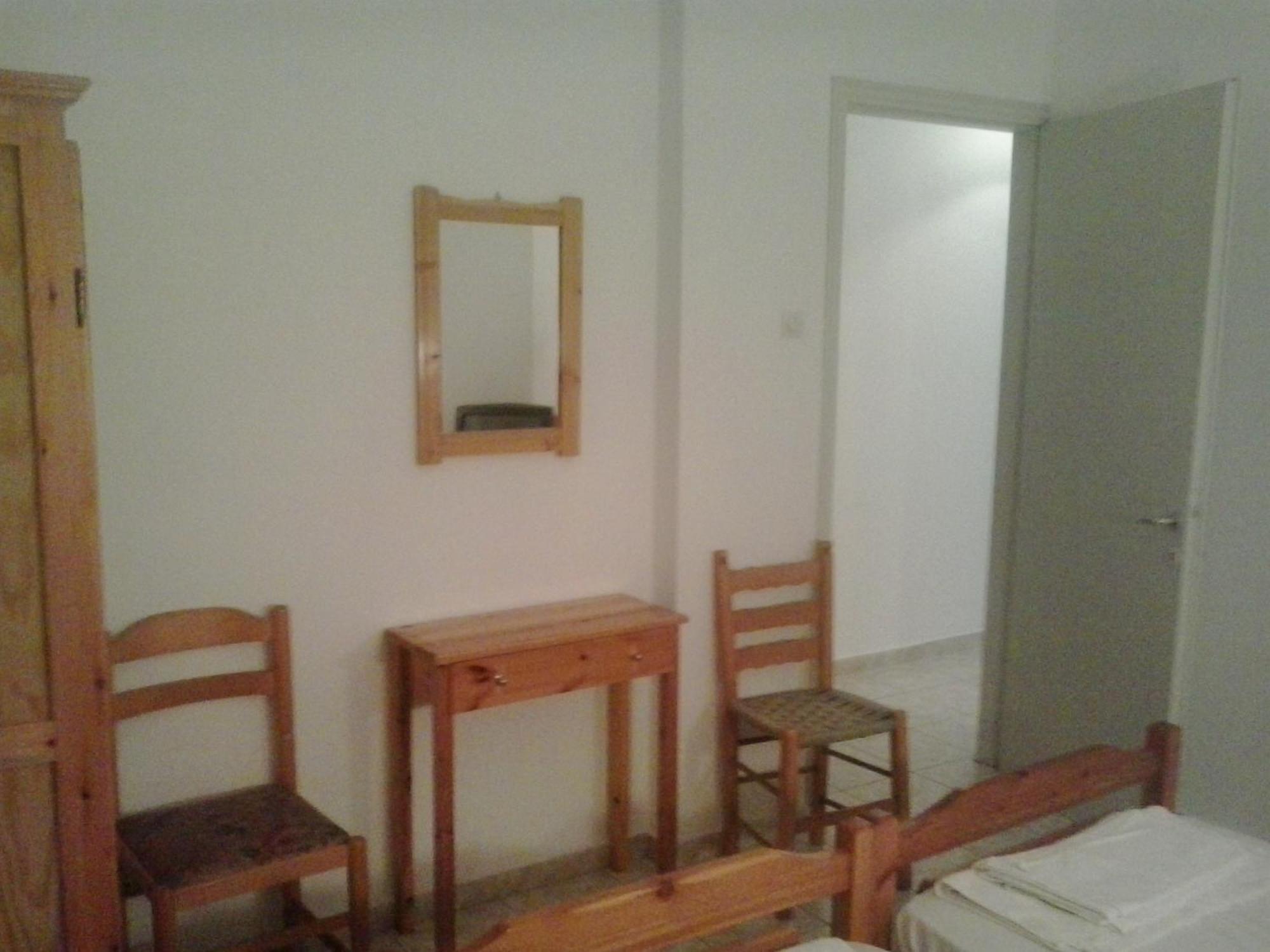 Karagiozos Studios & Apartments Skopelos Pokoj fotografie