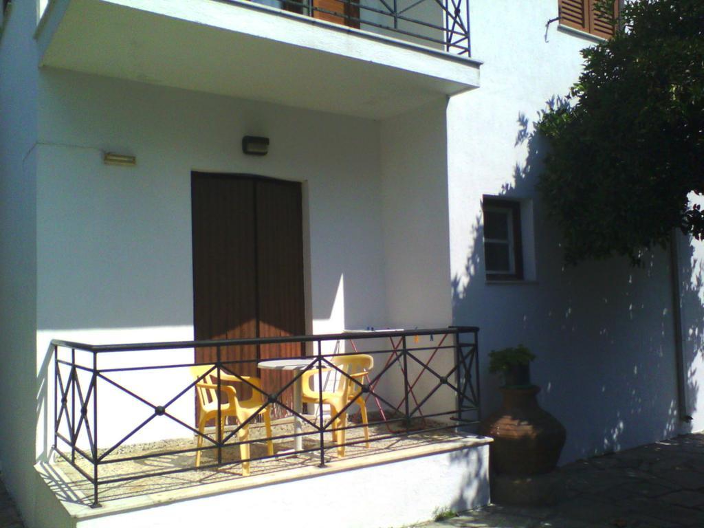 Karagiozos Studios & Apartments Skopelos Pokoj fotografie