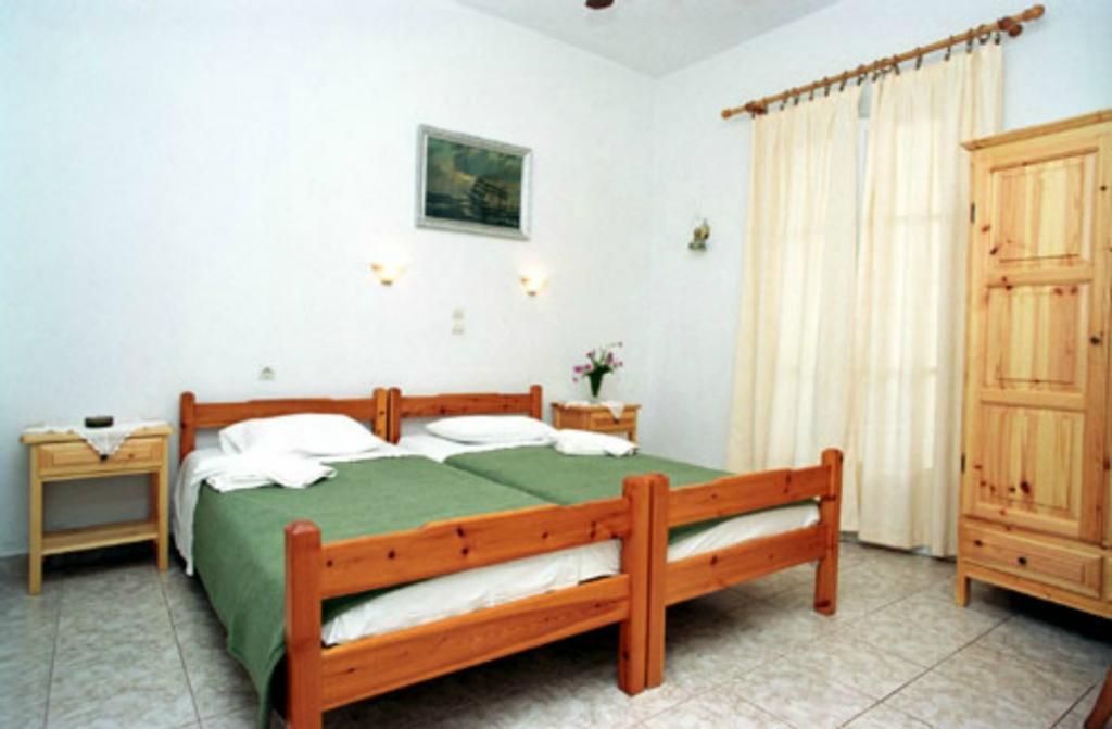 Karagiozos Studios & Apartments Skopelos Pokoj fotografie